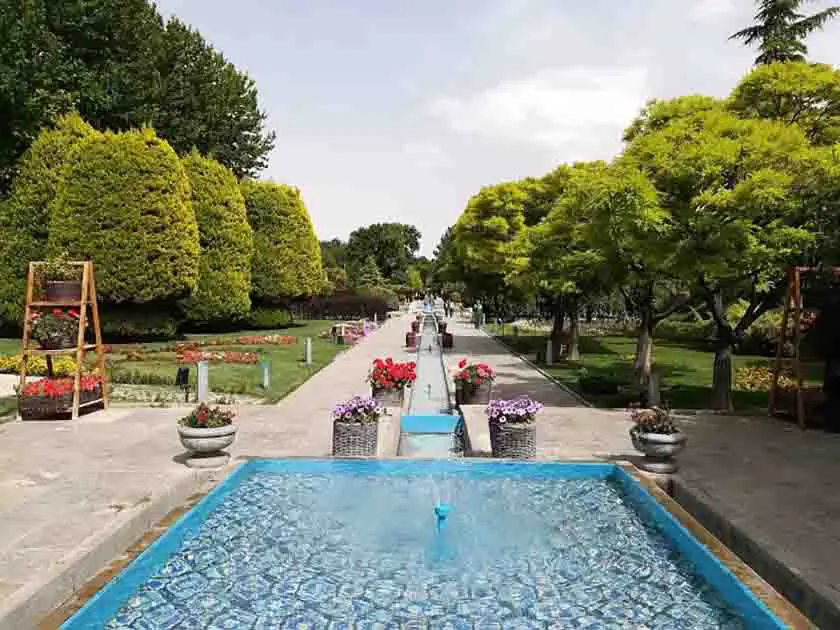 باغ گلها اصفهان کجاست؟
