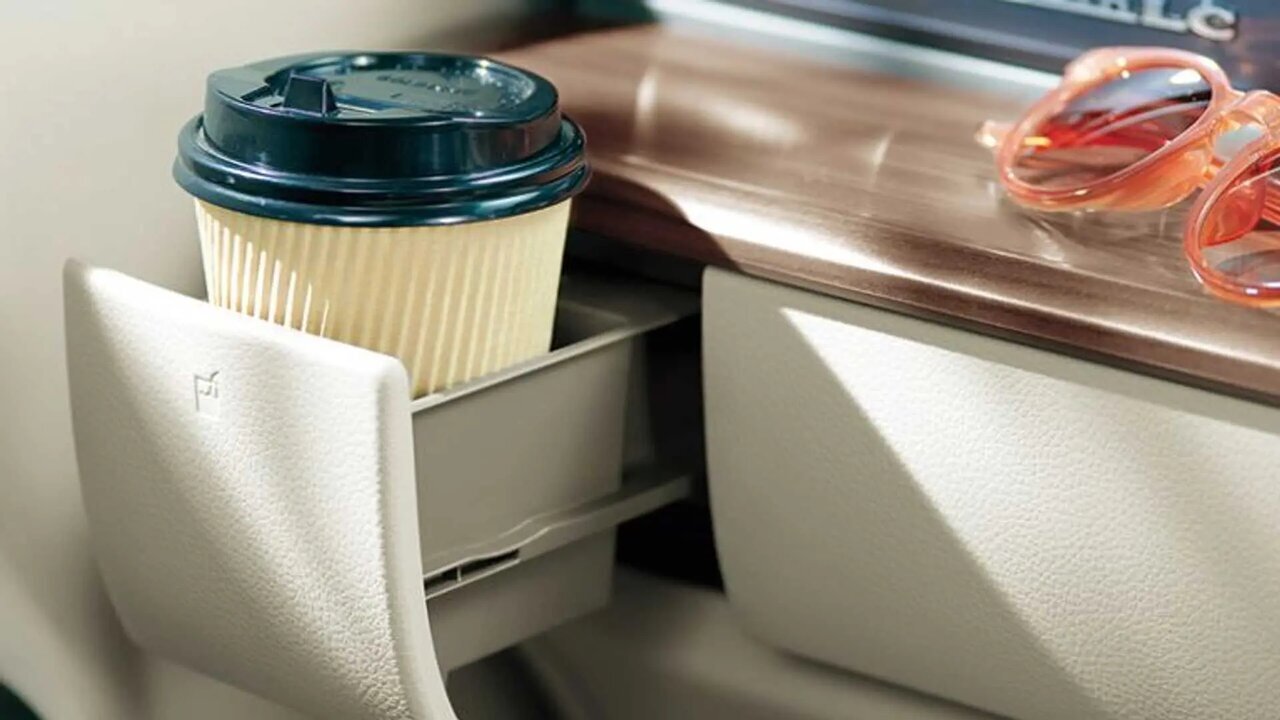 راز فاصله مرموز میان جا لیوانی‌های خودرو چیست؟