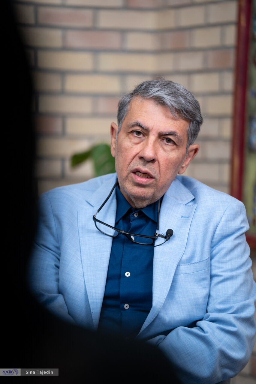 پزشکی دیگر درآمد، رضایت شغلی و منزلت اجتماعی را بهطور همزمان ندارد/ ممکن است دوباره برای خدمات ساده درمانی به خارج از کشور وابسته شویم